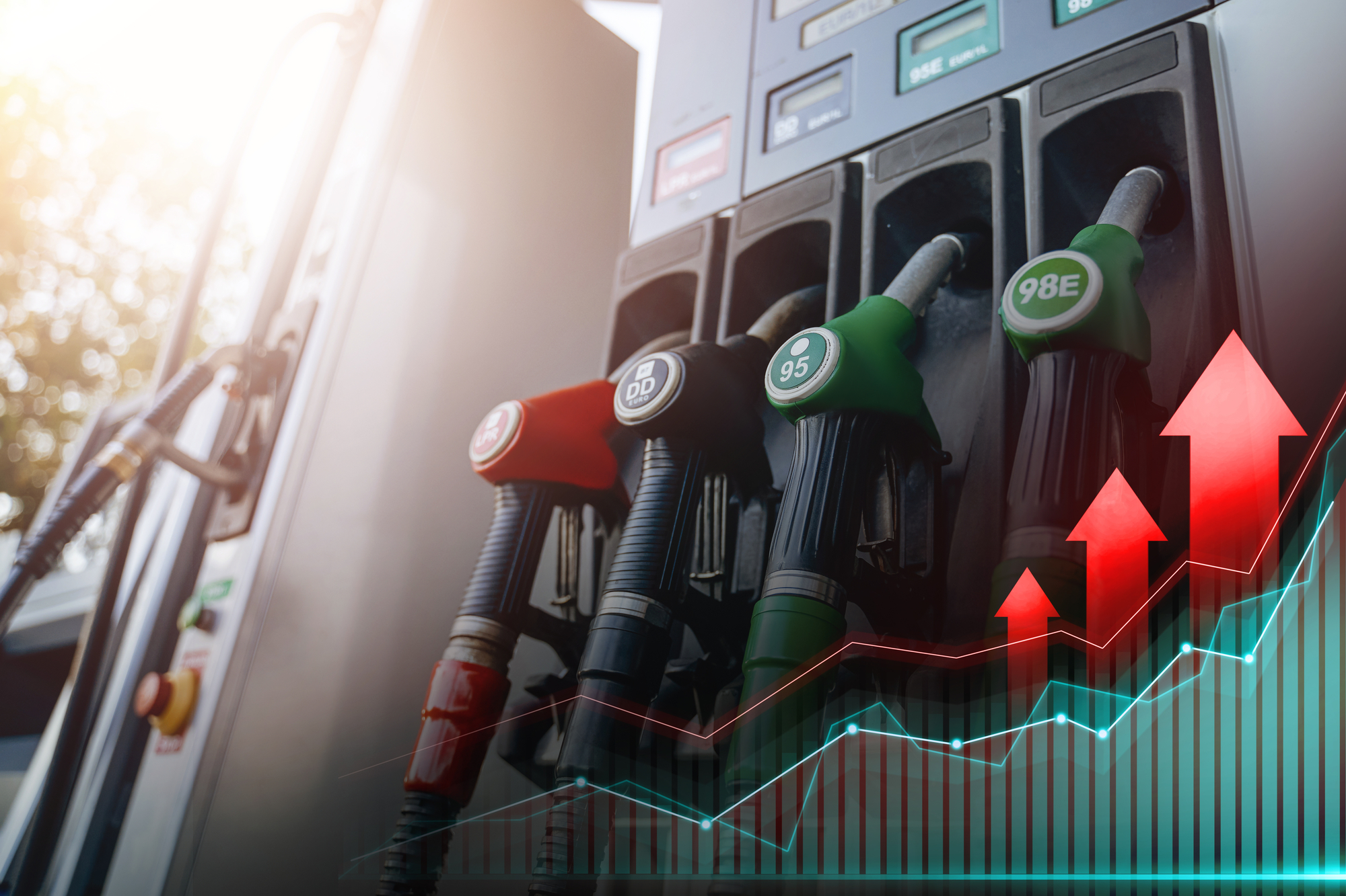 Expertul economic Viorel Gîrbu pentru INFODEBIT: Deși piața produselor petroliere a crescut cu 64%, numărul operatorilor activi pe această piață este în scădere