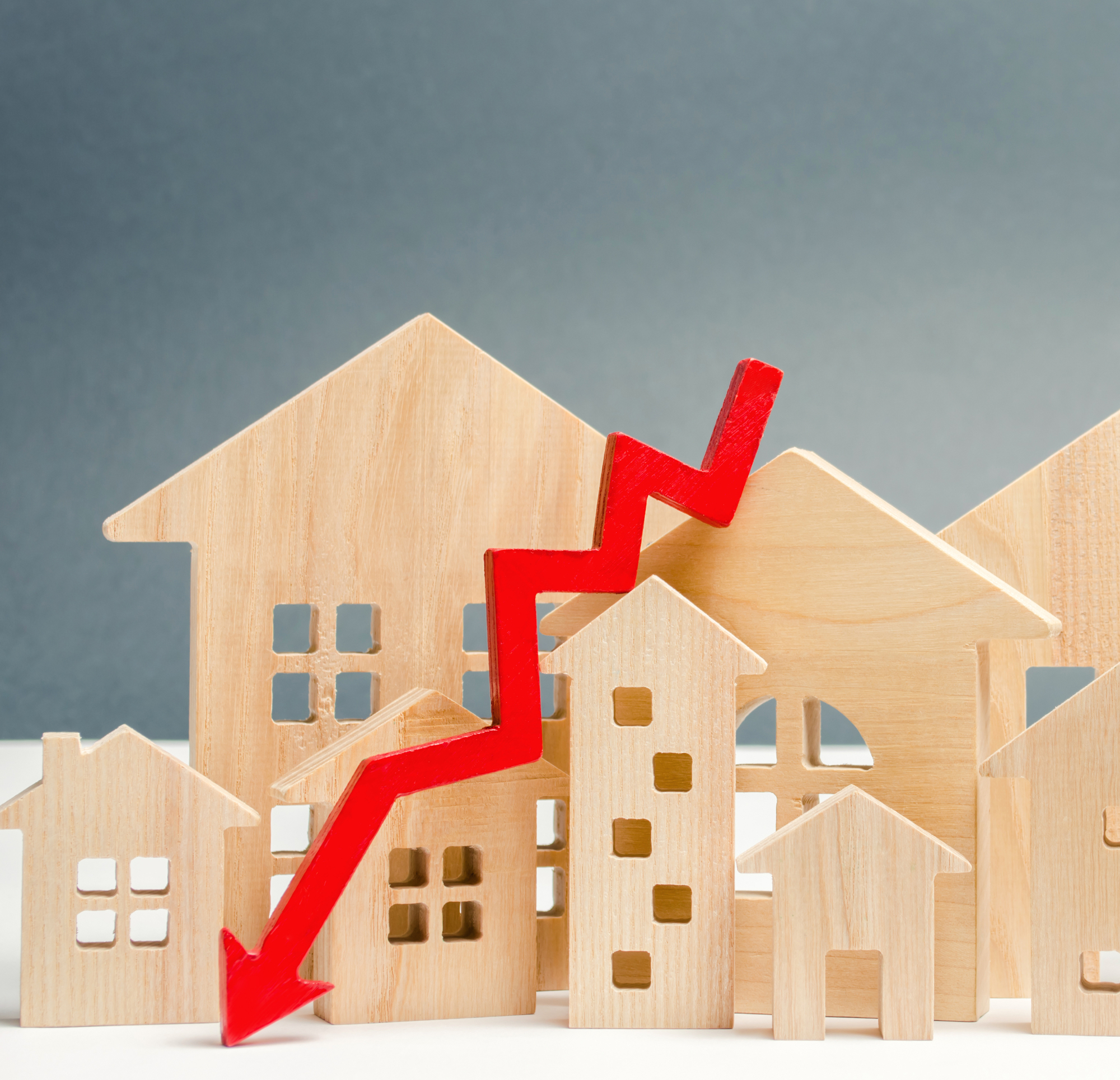 Expertul economic Viorel Gîrbu pentru INFODEBIT: Urmare a creșterii puternice înregistrată anul trecut, piața imobiliară a intrat în declin 